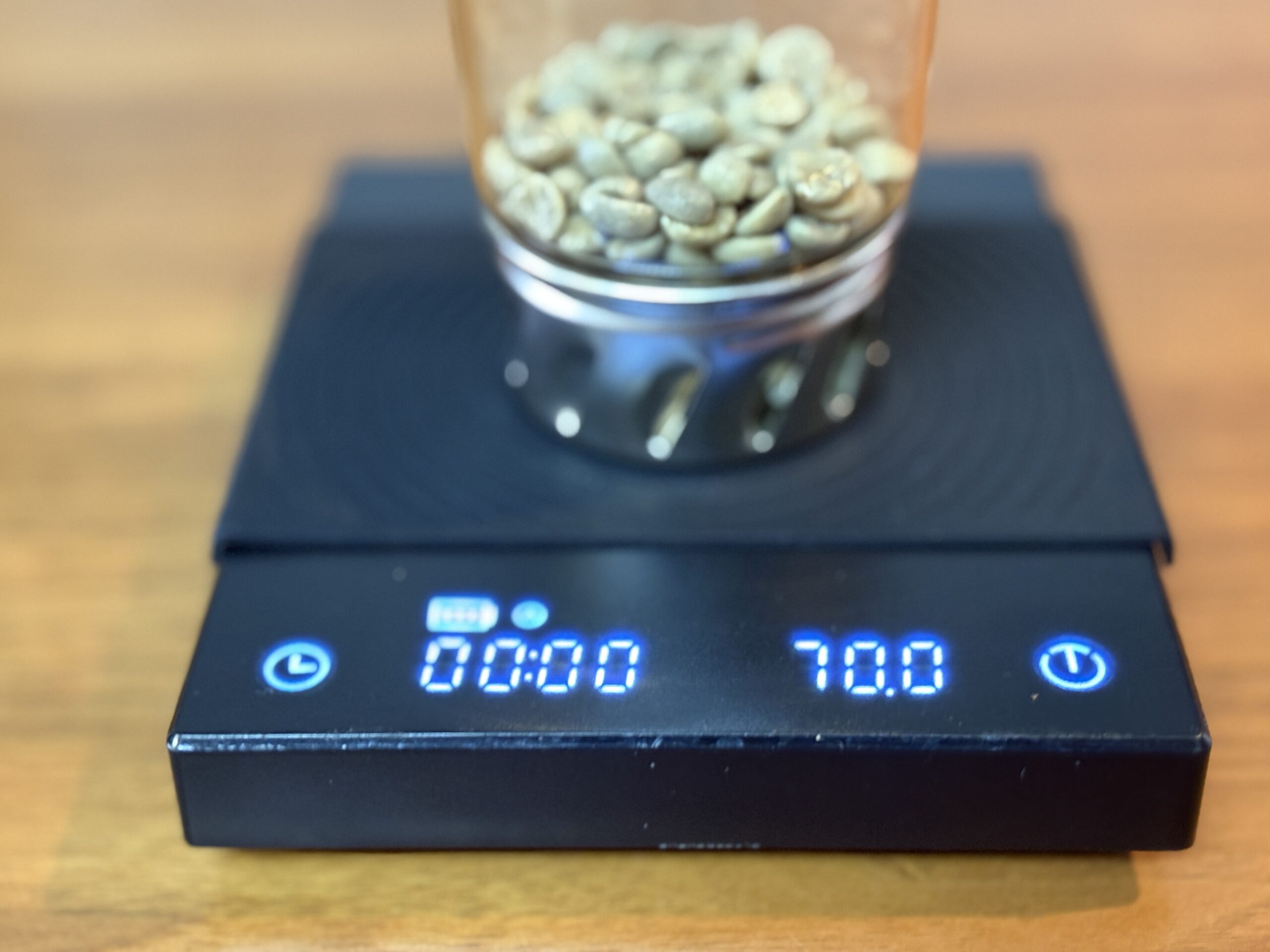 生豆70gをスケールで計量